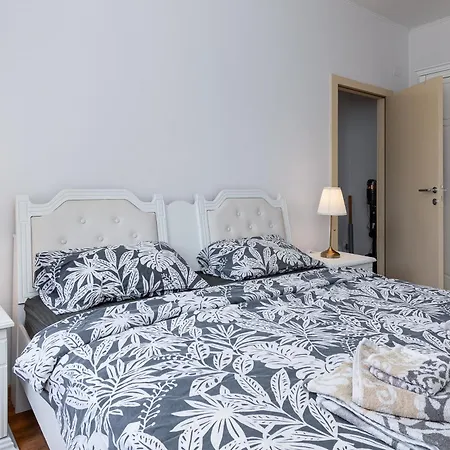 With Wifi - 21459 Apartment